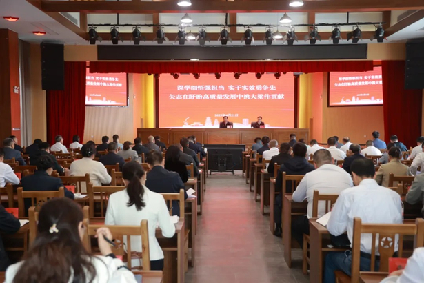 20250421孫志標為2025年縣委黨校春季主體班學員授“開班第一課”.jpg