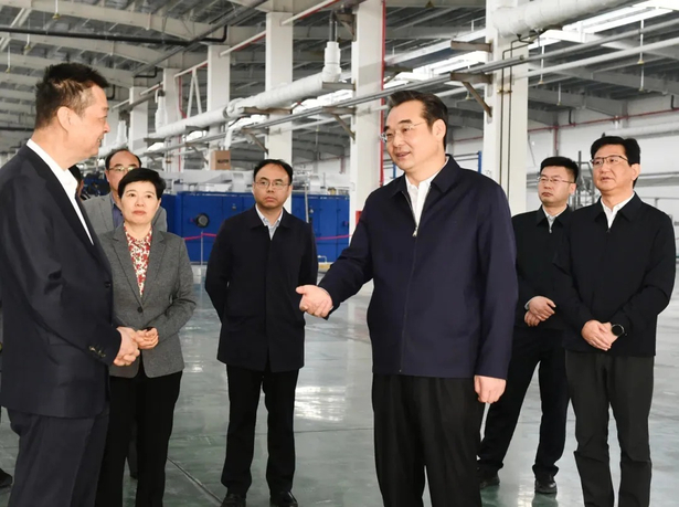 20250416市委市政府舉行2025年第一次重特大產(chǎn)業(yè)項目攻堅拉練.jpg
