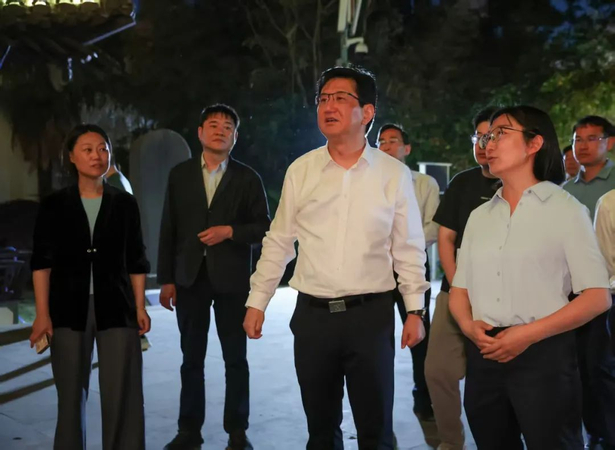 20250430孫志標現(xiàn)場推進第一山夜游活動.jpg