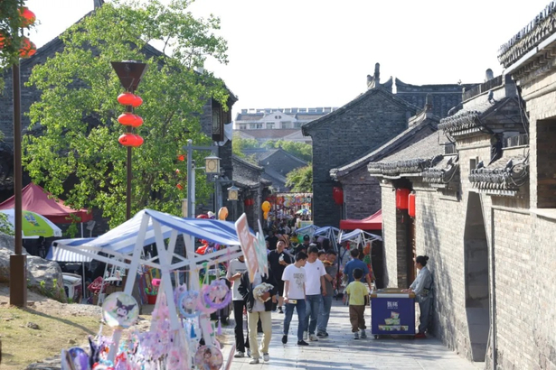 20250503縣領導現場推進小麥抗旱、安全生產和重點項目建設3.jpg