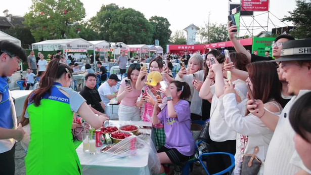 2025盱眙龍蝦美食文旅推廣季無錫分會場活動啟幕12.jpg