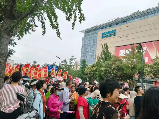 “蝦趣狂歡，嗨游全城！”主題巡游活動(dòng)火熱上演4.jpg
