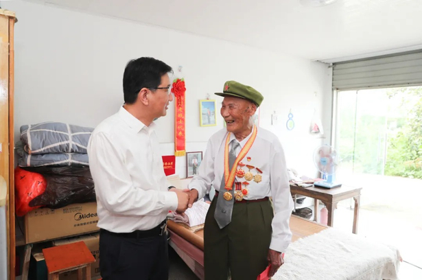 20250901孫志標(biāo)走訪慰問抗戰(zhàn)老戰(zhàn)士老同志2.jpg
