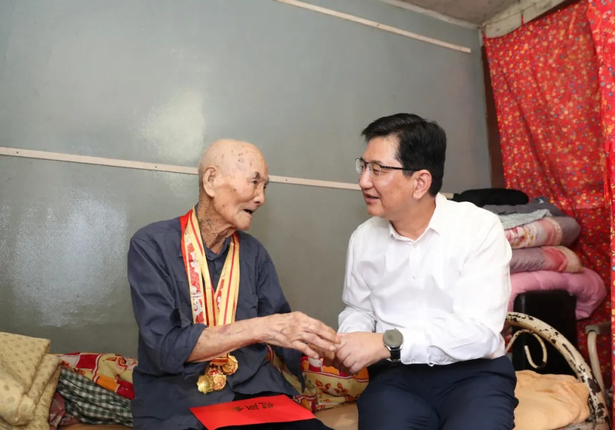 20250901孫志標(biāo)走訪慰問抗戰(zhàn)老戰(zhàn)士老同志1.jpg