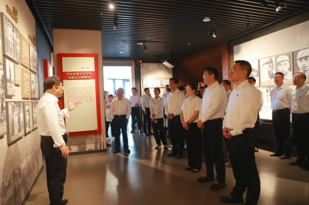 20250902“銘記歷史 展望未來”傳承弘揚(yáng)新四軍革命傳統(tǒng)活動(dòng)舉行4.jpg