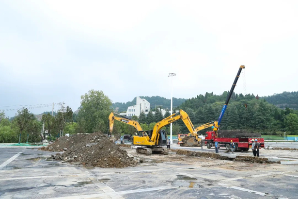20250906縣領(lǐng)導(dǎo)現(xiàn)場(chǎng)推進(jìn)部分“兩重”項(xiàng)目和民生實(shí)事項(xiàng)目建設(shè)1.jpg